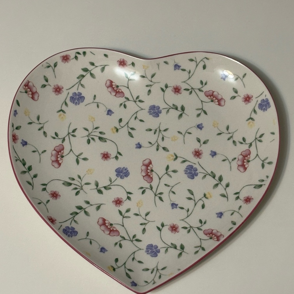 Johnson Brothers, Heart-Shaped Floral Plate